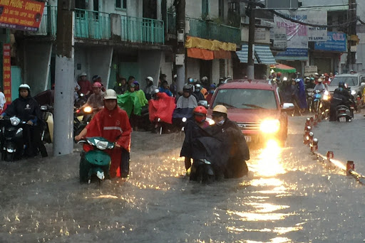 Tình trạng ngập lụt ở HCM